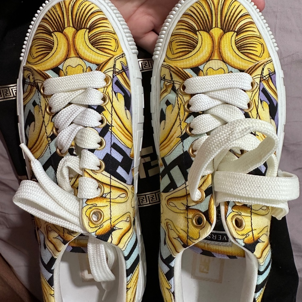 Fendi and Versace collab - Picture 6 of 7